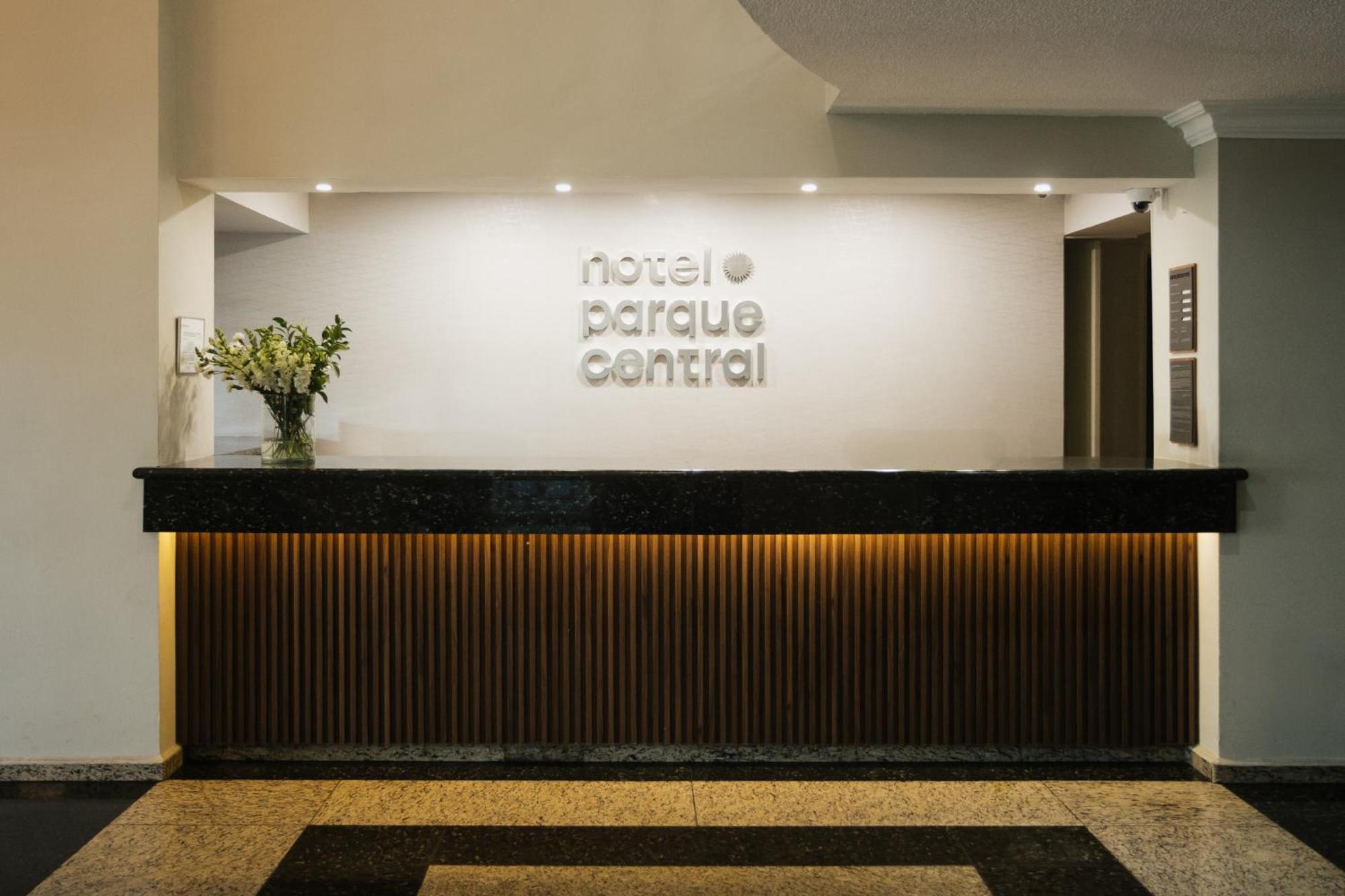 Hotel Parque Central Monterrey Kültér fotó